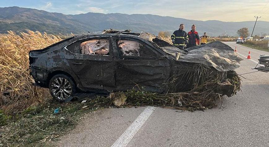 Tokatta otomobil devrildi 2 ölü, 1 yaralı