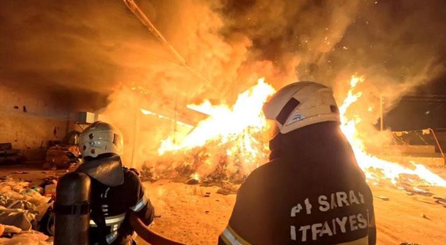 Aksaray’da korku dolu anlar Geri dönüşüm tesisi alevlere teslim