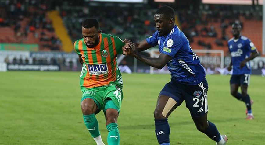 Süper Ligde Kasımpaşa, Alanyada ikinci yarıda döndü