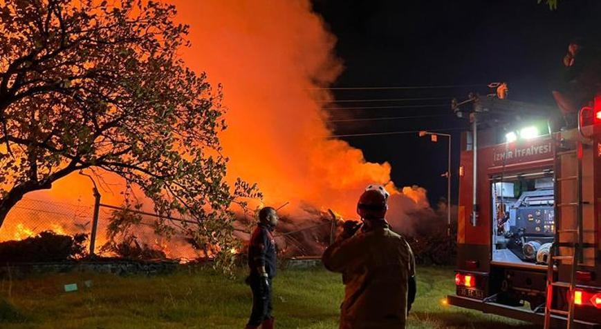 Belediyenin çöp depolama alanında çıkan yangın kontrol altına alındı