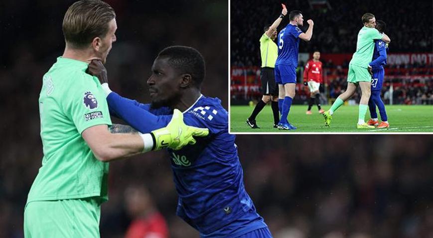 Manchester United-Everton maçına damga vuran olay Takım arkadaşına tokat attı, kırmızı kart gördü