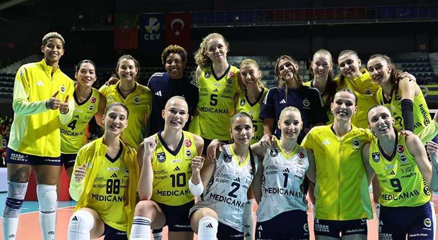 Şampiyonlar Liginde Fenerbahçe, Benficayı set vermeden geçti