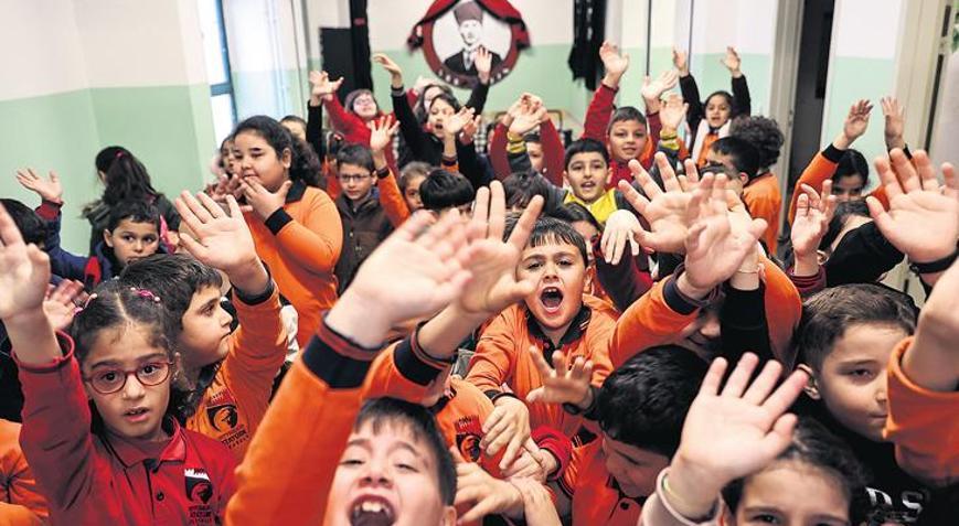 Aileler istemiyor, öğrenciler seviyor