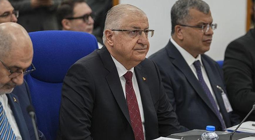 Milli Savunma Bakanı Gülerden C-130 tipi askeri kargo uçağı açıklaması