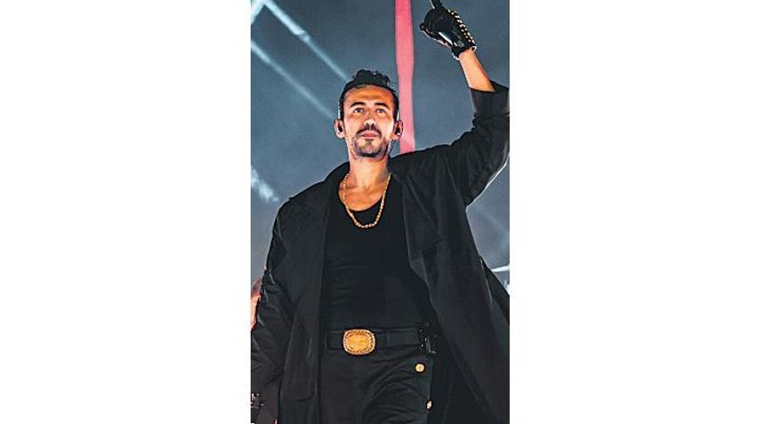 Mahallesinde konser verecek