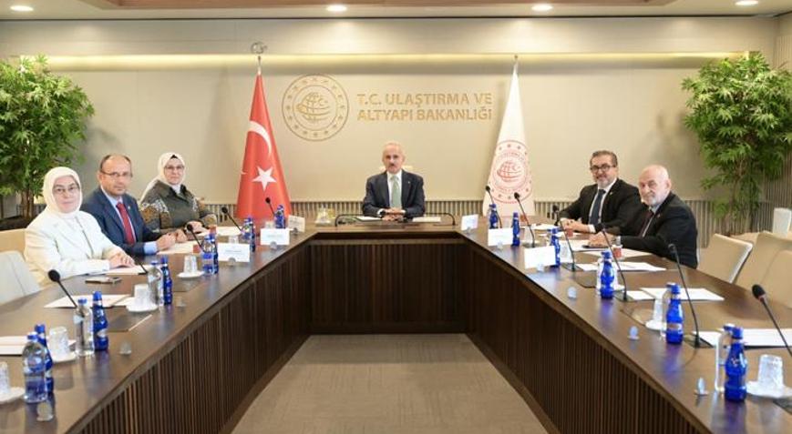Çocukların dijital hakları sosyal medyada da korunacak