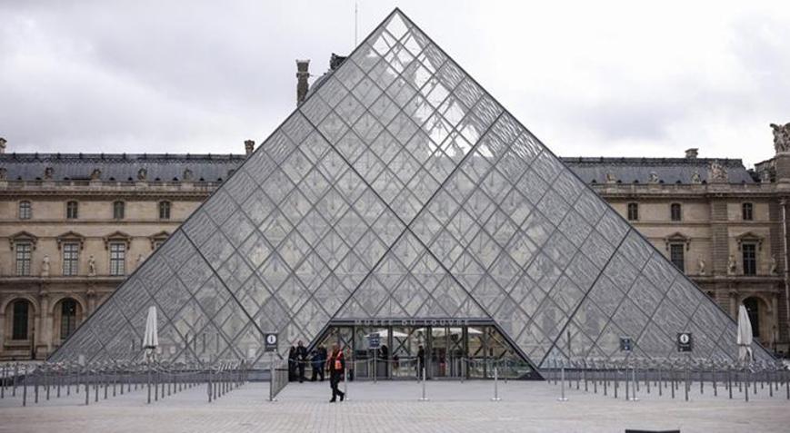 Büyük soygunla sarsılmışlardı Louvre Müzesinden ziyaretçi girişlerine zam kararı