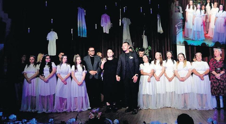 Kadına şiddete sahneden tepki