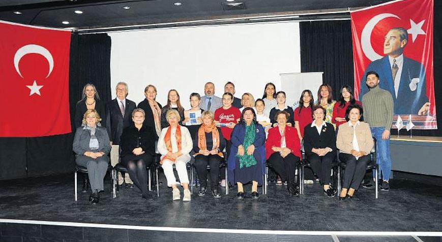 Atatürk’ün çocukları ödüllerini aldılar