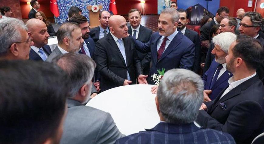 Dışişleri Bakanı Hakan Fidan, Almanyada Türk STK temsilcileriyle görüştü