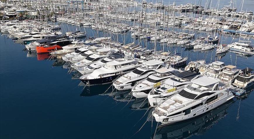 Mega yatlar bakım ve onarım için Marmaristeki marinalarda karaya alındı