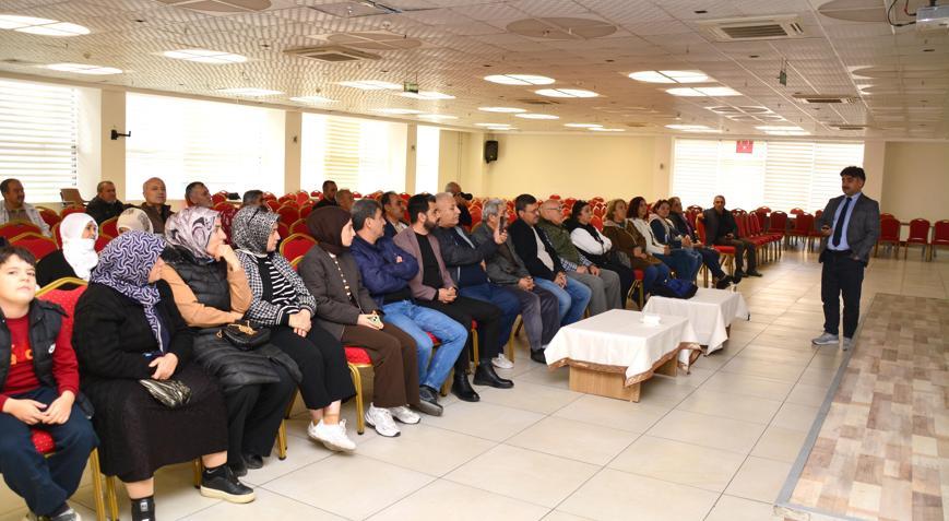 Yahyalı’da ‘kalplerden beyne Alzheimer’ farkındalık semineri