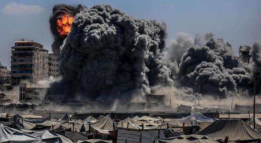 İsrailden Gazzeye bombardıman Helikopterlerden ateş açtılar