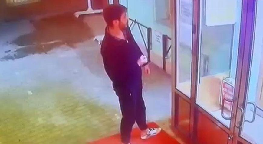 Cami girişindeki kapının camlarını yumruklayan şüpheli tutuklandı