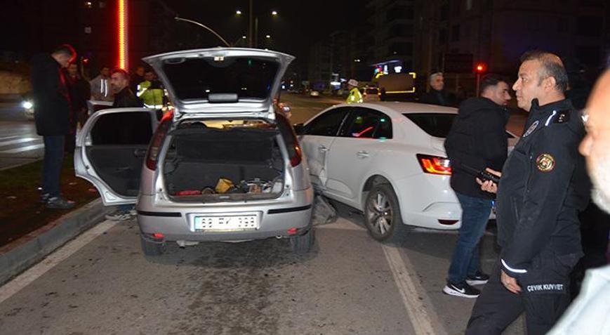 Dur ihtarına uymadı, takip sırasında Emniyet Müdürü Yardımcısının aracına çarptı