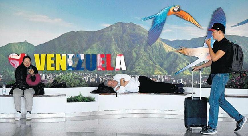 Venezuela’ya baskı artıyor