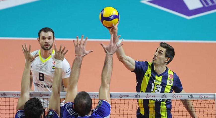 Efeler Liginde Halkbank, Fenerbahçe Medicanaya set vermedi