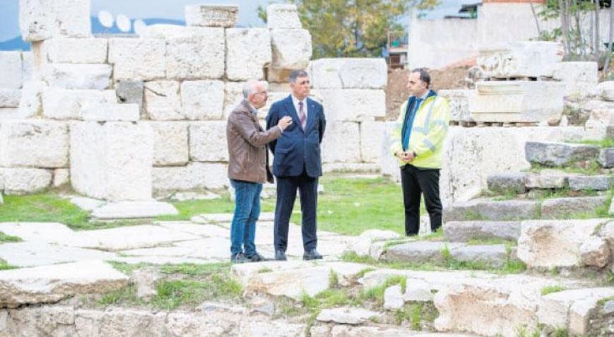 Smyrna Tiyatrosu gün yüzüne çıkıyor
