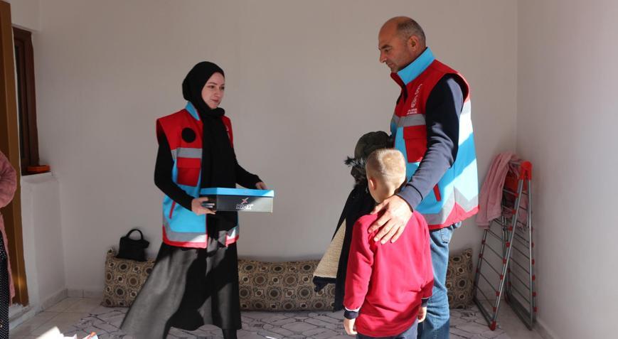 Karlıova’da engelli bireyler evlerinde ziyaret edildi