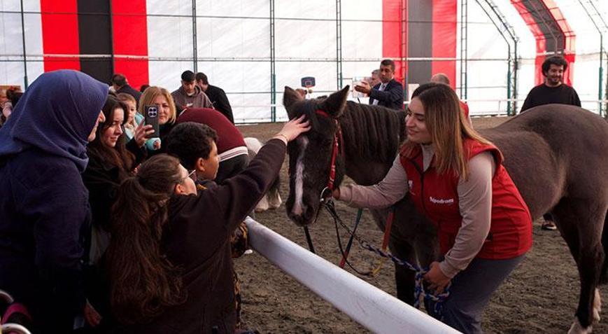 Hipodrom.com Atla Terapi Merkezi’nde özel çocuklar için anlamlı etkinlik