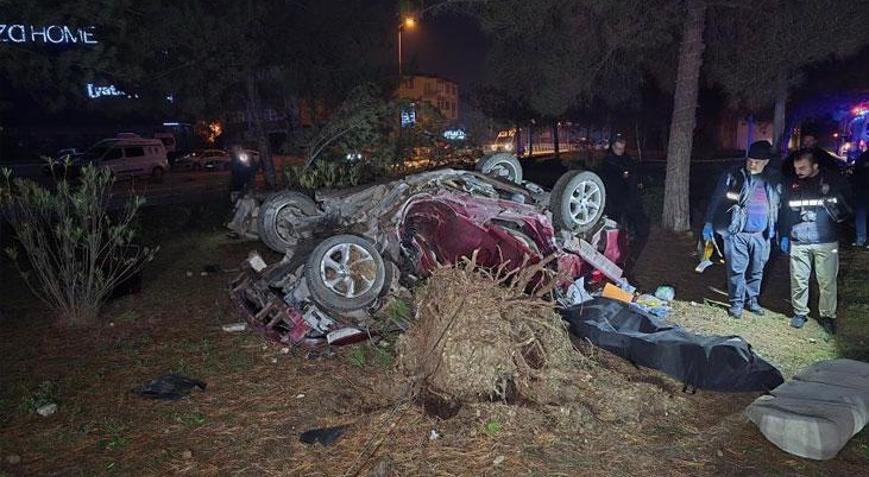 Karabükte feci kaza Otomobil, takla atarak çarptığı ağacı kökünden söktü
