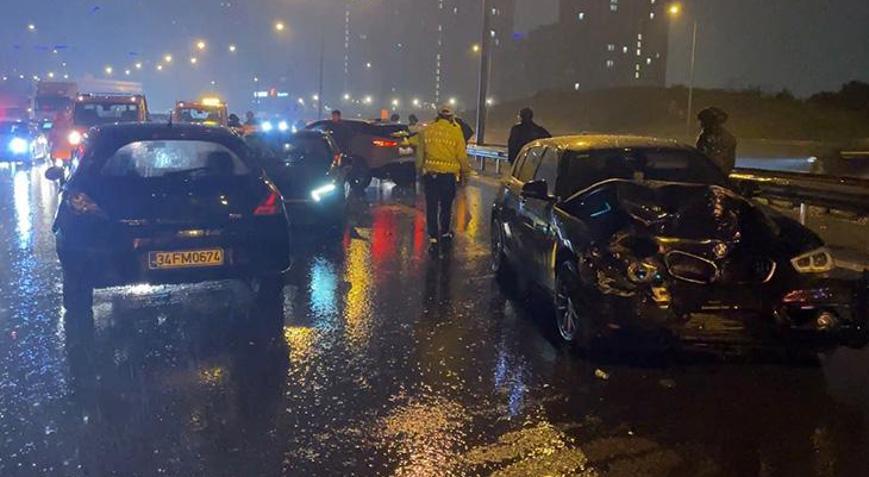 Eyüpsultan TEM Otoyolu’nda 7 aracın karıştığı zincirleme kaza