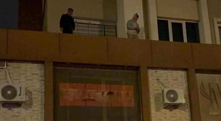 Arkadaşlarını darbeden 2 kişi evden çıkamadı, çarşafla 3. kattan çıkmaya çalıştı