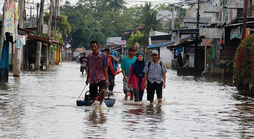Endonezyada şiddetli yağışların yol açtığı afetlerde ölenlerin sayısı 900ü aştı