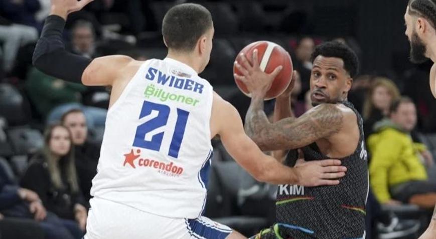 Basketbol Süper Lignde Anadolu Efes evinde Aliağa Petkimspora kaybetti