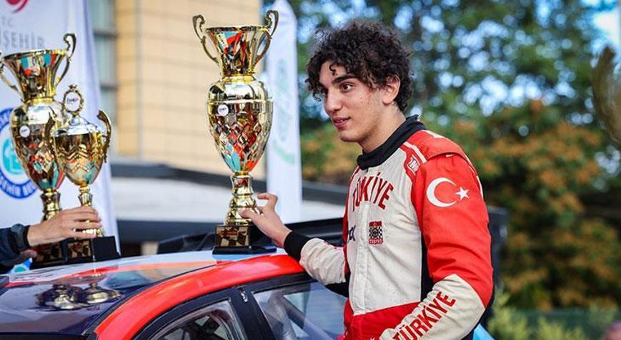Şampiyon Kerem Kazaz Türkiye Ralli Şampiyonasını galibiyetle tamamladı