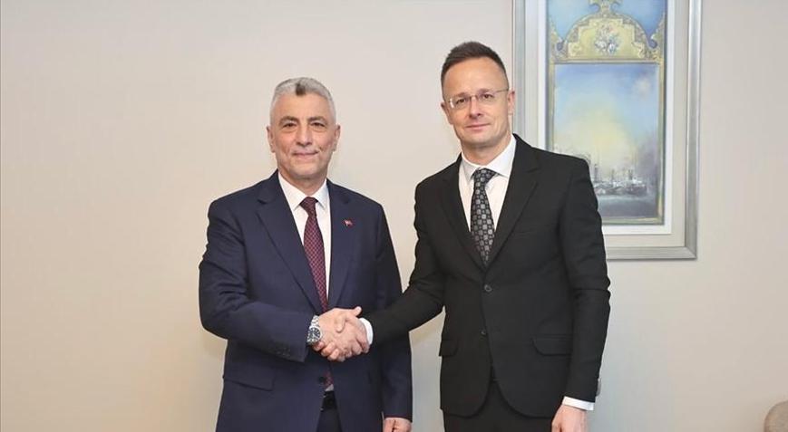 Bakan Bolat, Macaristan Dışişleri ve Dış Ticaret Bakanı ile görüştü