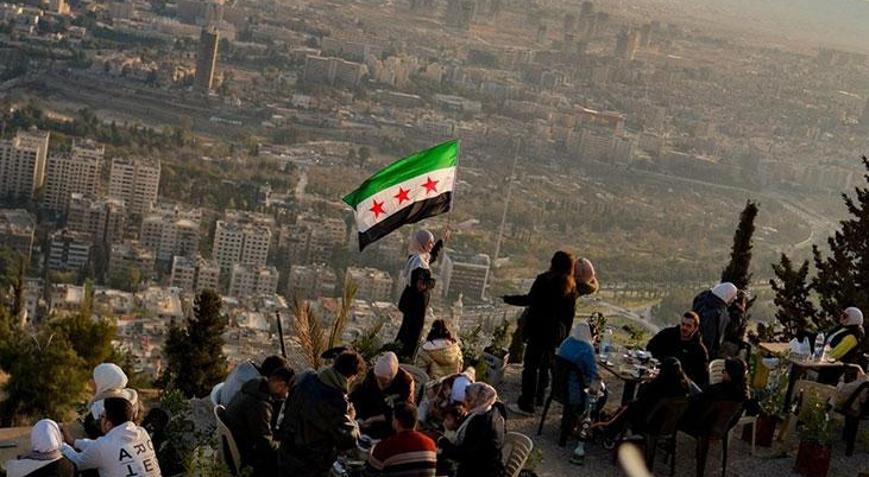 Suriye’de Esad’sız bir yıl: Demir Yumruk yerle bir, cehennemden umut ışığına