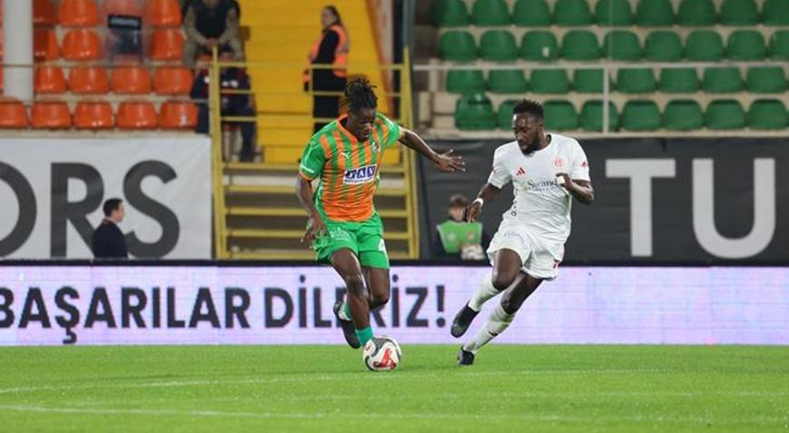 Süper Ligde Alanyaspor ile Antalyaspor puanlar paylaştı