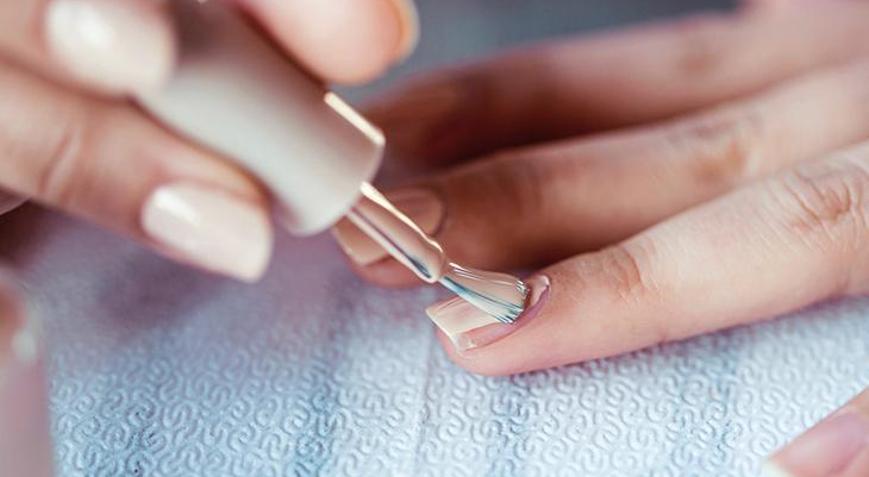 Sürdüğünüz ojeler baloncuk boluncuk mu oluyor İşte pürüzsüz oje sürmenin püf noktası