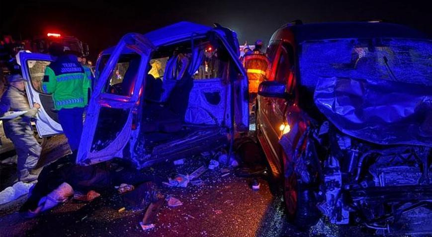 Mardin’de 3 aracın karıştığı feci zincirleme kaza 4 ölü, 5 yaralı