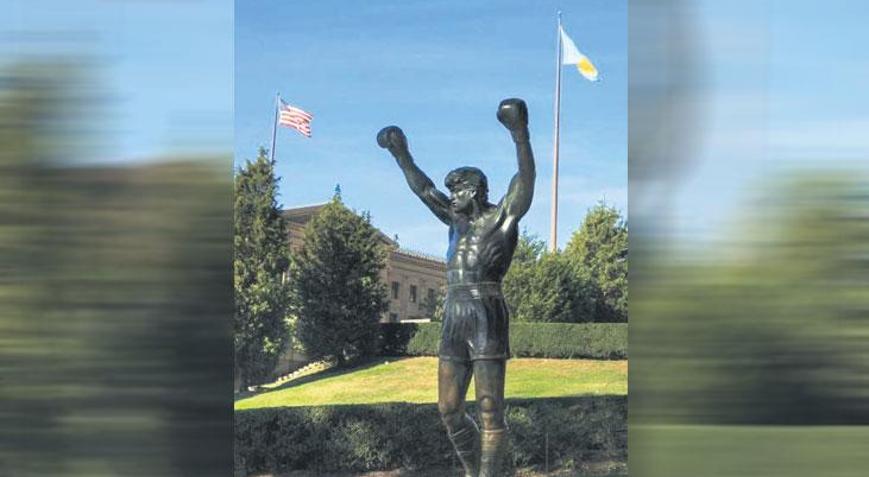 Rocky heykelini geri istedi