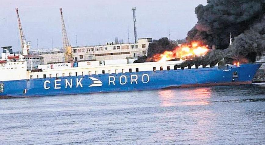 Türk gemisi Odesa’da isabet aldı