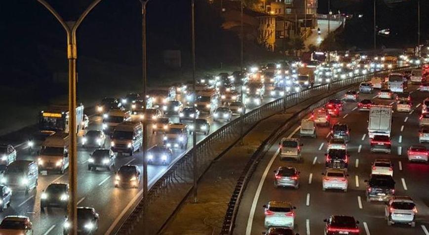 İstanbulda akşam saatlerinde trafik yoğunluğu yüzde 80e çıktı İşte bölge bölge son durum