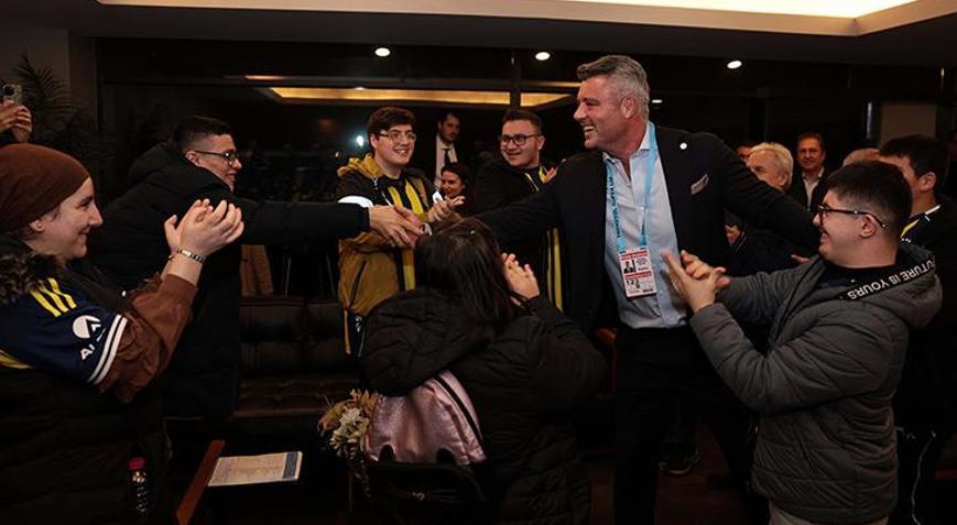 Fenerbahçe, Konyaspor maçının seremonisinde özel bir misafiri ağırladı