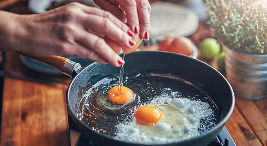 Döküm demir tavada asla pişirilmemesi gereken gıdalar