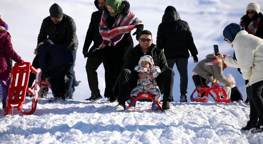 Zigana’da horonlu-halaylı kar sevinci / Ek fotoğraflar