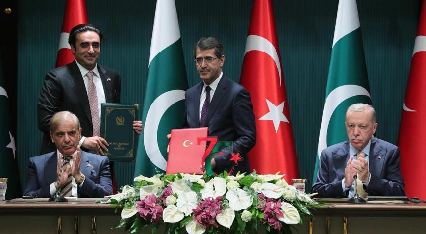 İsrail medyası Ankara’nın Pakistan ile anlaşmasını yazdı ‘Türkiye Tel Aviv’i iki cepheden çevreliyor’