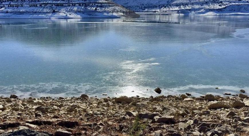 Sıcaklık sıfırın altına düştü Gökçedere Göleti buz tuttu