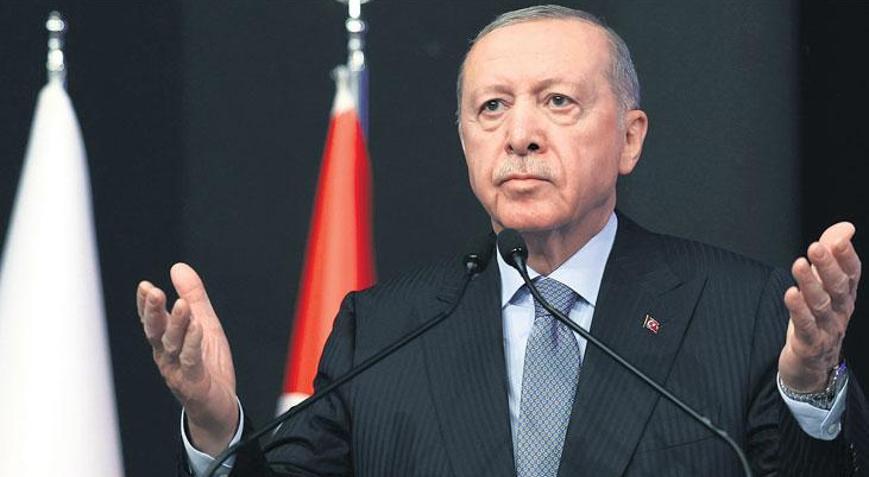 Kadeh tokuşturmayı maharet zannediyor