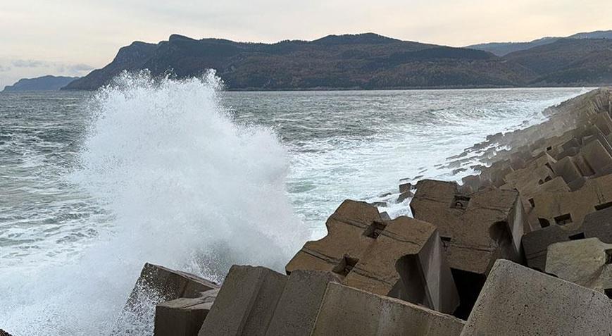 Kentte büyük felaket Dalga boyu 3 metreyi buldu, vatandaşlar anonsla uyarıldı