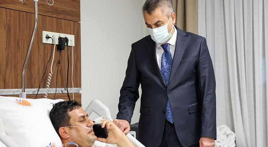 Bakan Tekinden silahla yaralanan okul müdürüne geçmiş olsun telefonu