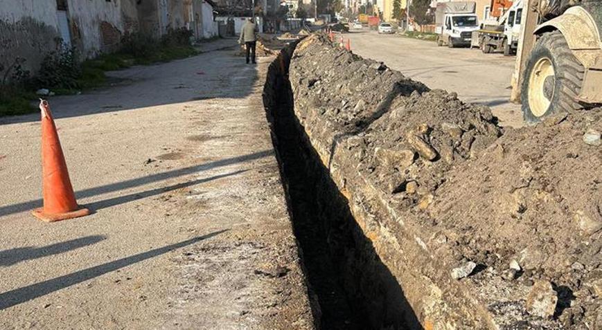 Edirnede boru döşemesi yapılan kanalda toprak kayması 3 yaralı