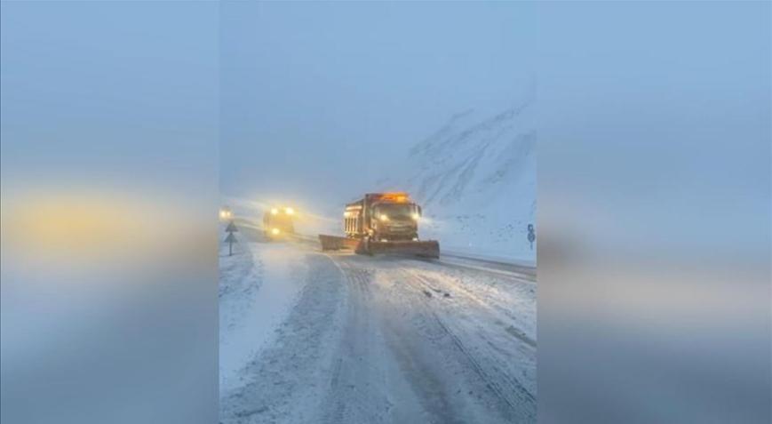 Kar yağışıyla birlikte KGM ekipleri de görev başına geçti