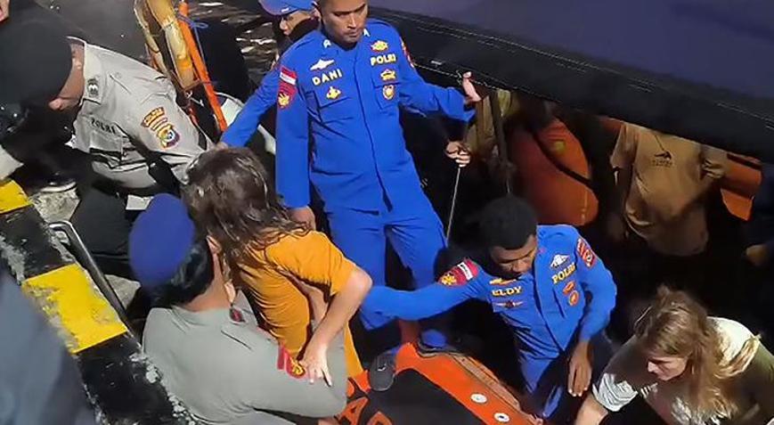 11 kişiyi taşıyan tur teknesi battı 4 kişi kayıp, arama çalışmaları sürüyor