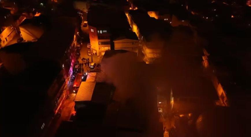 Bursada apartman deposunda çıkan yangında 1 kişi dumandan etkilendi